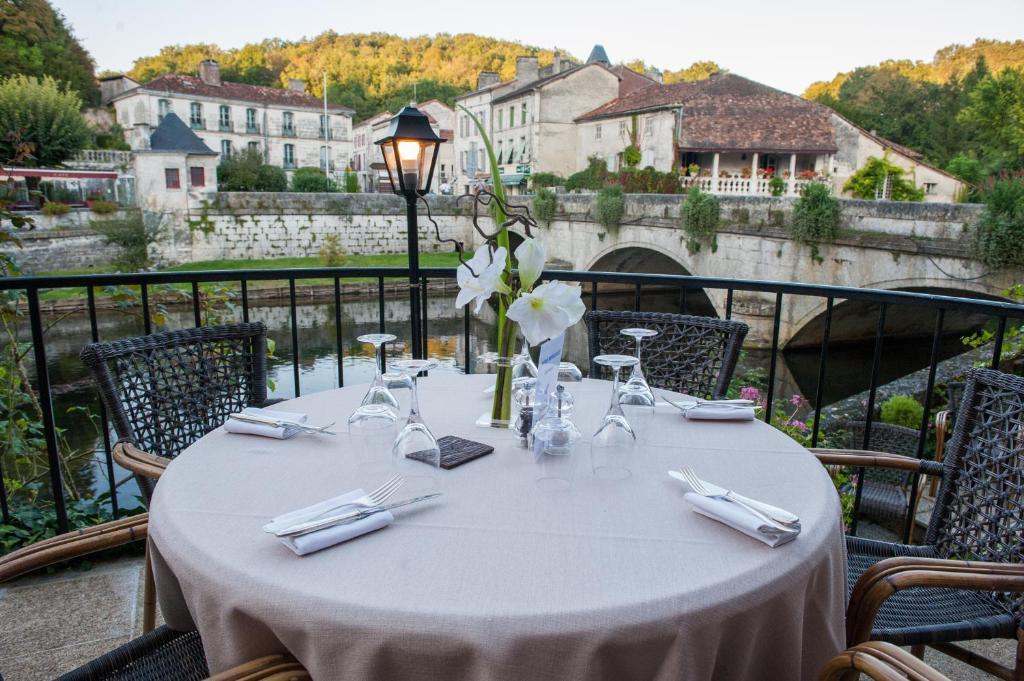 Brantôme Hotel Restaurant Charbonnel מראה חיצוני תמונה